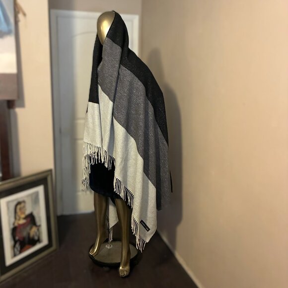 SACKCLOTH & ASHES 59"x70" Italian-Made Essentials Blanket Throw - Picture 11 of 13